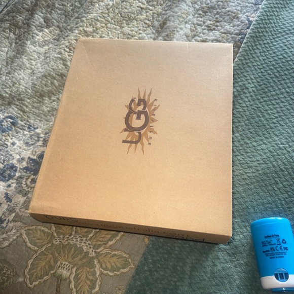 Like New! Authentic Women's UGG Classic Short Boots - Sand, Size 6" - Picture 5 of 8